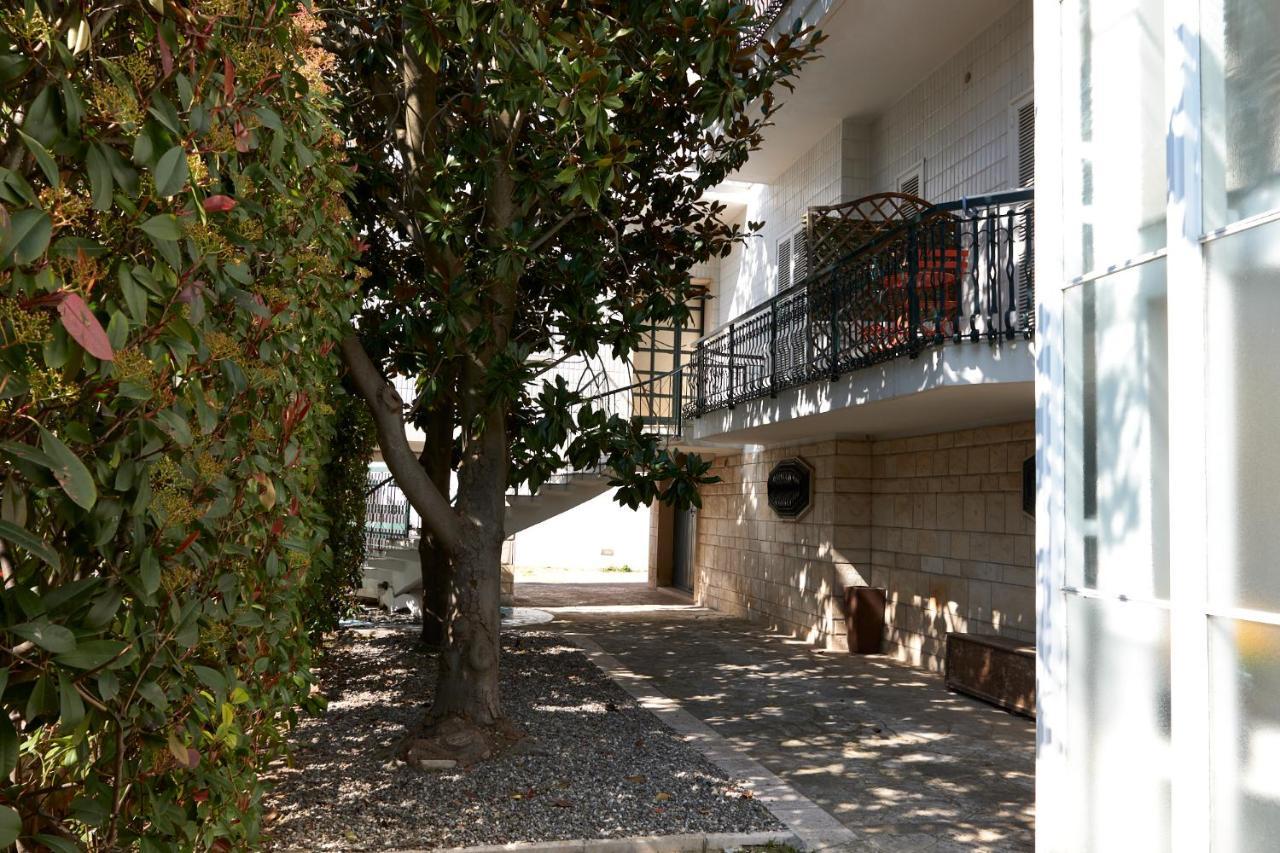 Hotel Il Giardino Di Flora - Piscina & Jacuzzi Lecce Exteriér fotografie