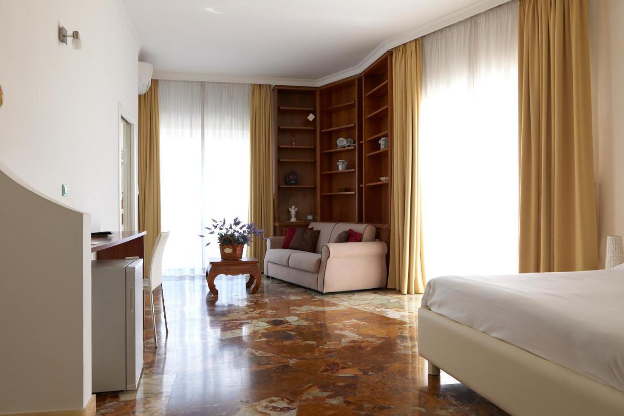 Hotel Il Giardino Di Flora Con Piscina Lecce Exteriér fotografie
