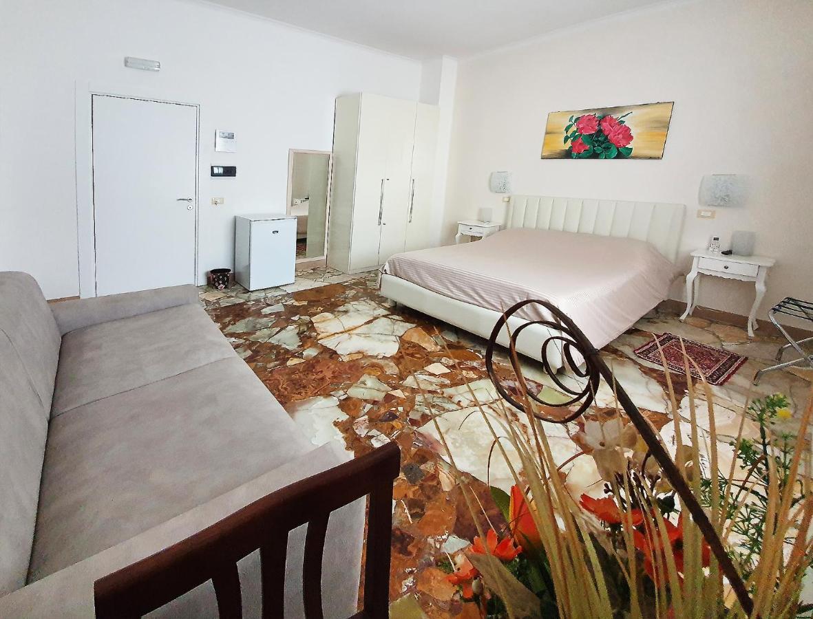 Hotel Il Giardino Di Flora Con Piscina Lecce Exteriér fotografie