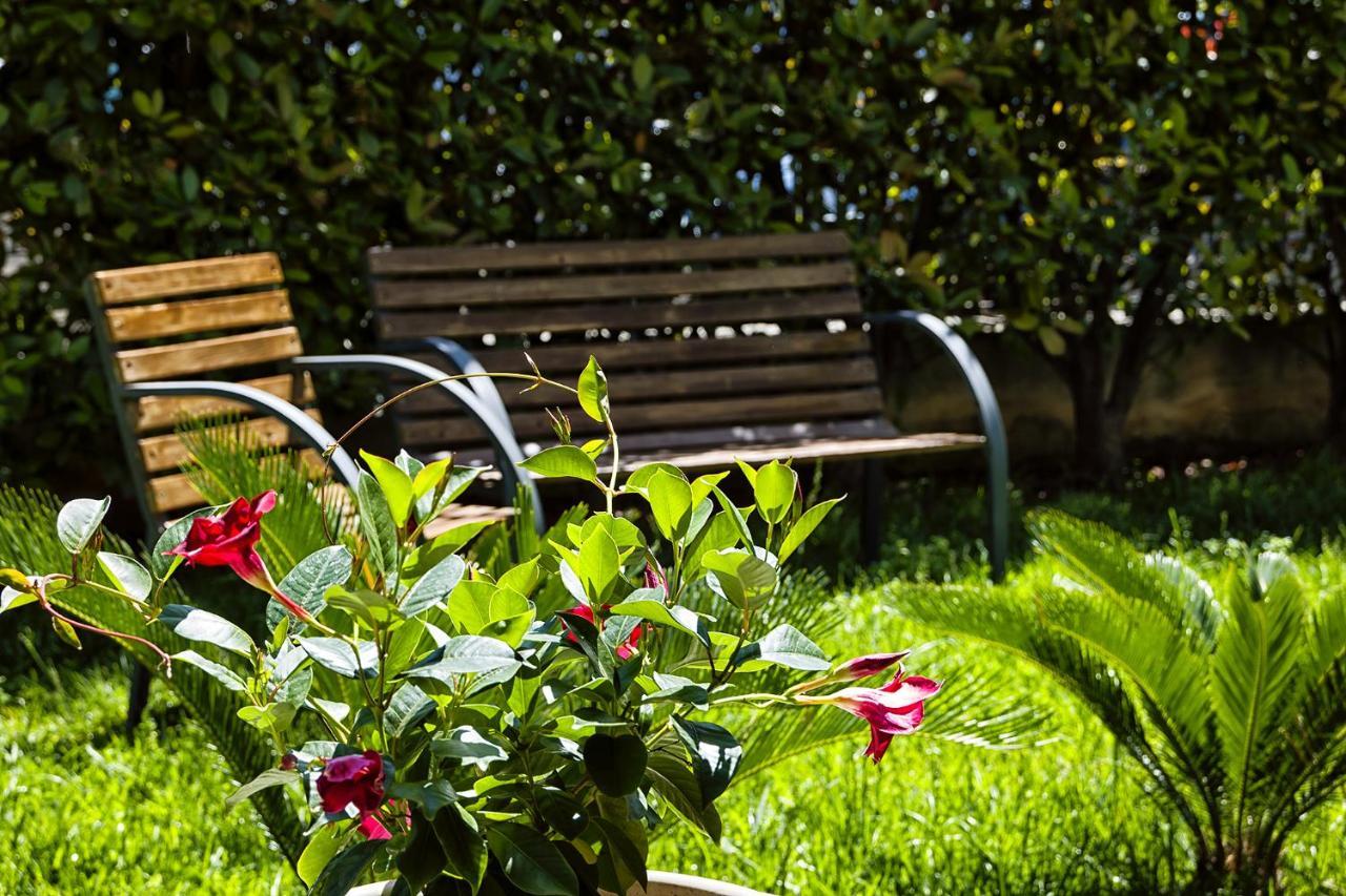 Hotel Il Giardino Di Flora - Piscina & Jacuzzi Lecce Exteriér fotografie